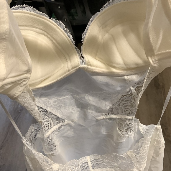 Ivory lace cut out design baby doll underwired with padded cups size 4 - Picture 8 of 8